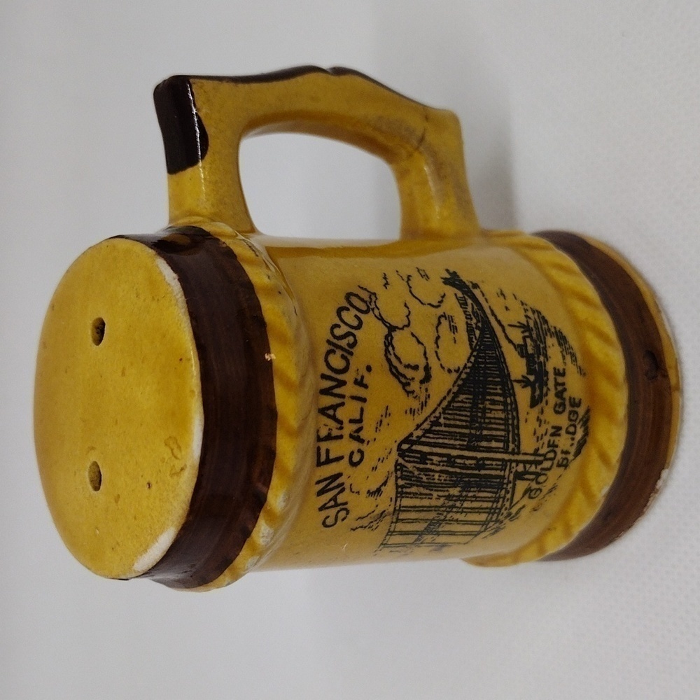 Vintage San Francisco Golden Gate Bridge Souvenir Salt & Pepper Shaker Set - Picture 5 of 14